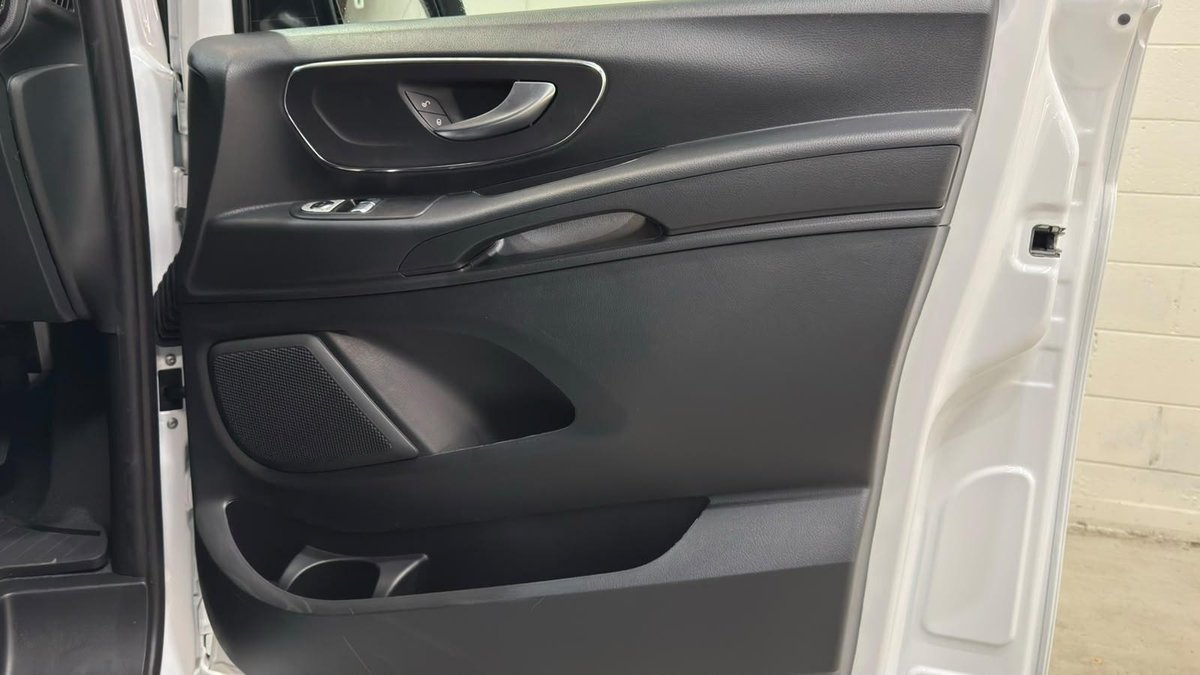 2014 Toyota Hiace image 24