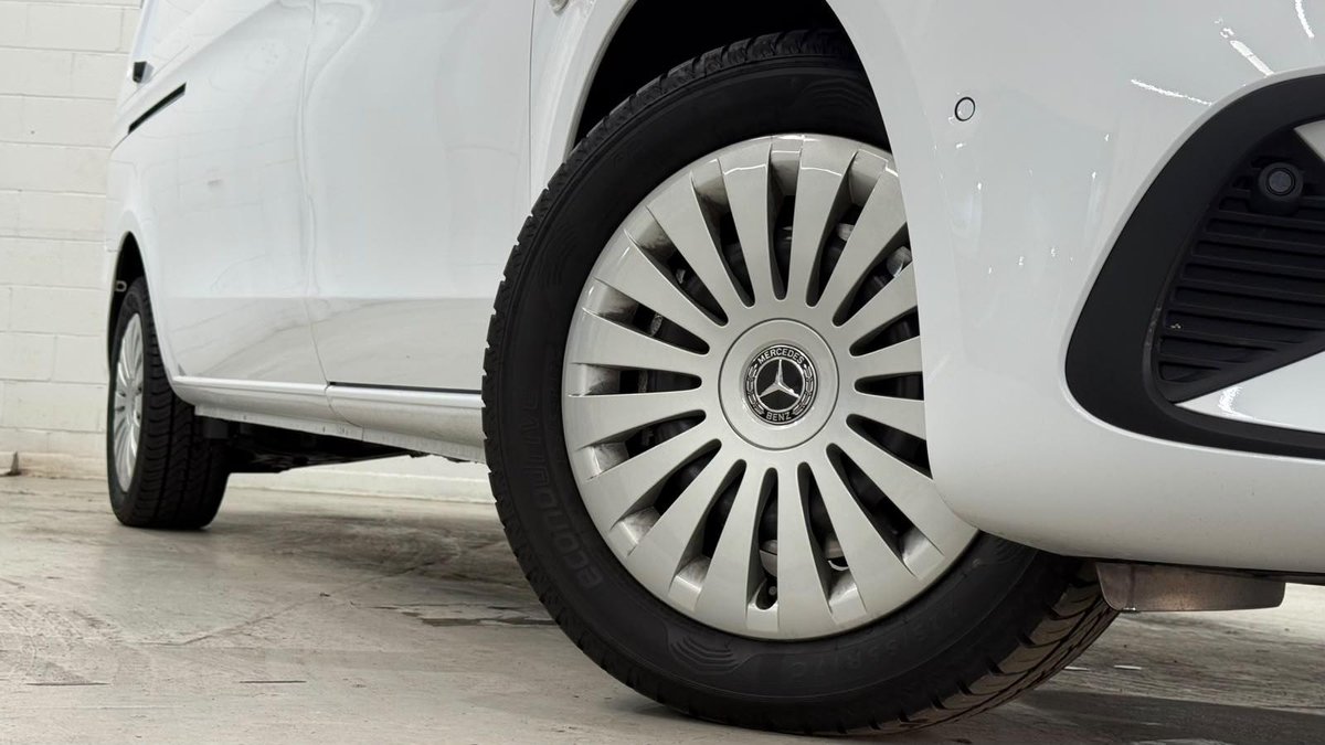 2014 Toyota Hiace image 8