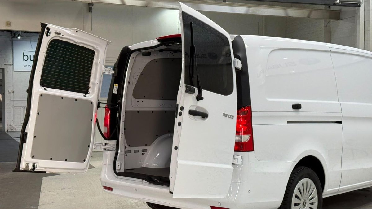 2014 Toyota Hiace image 17