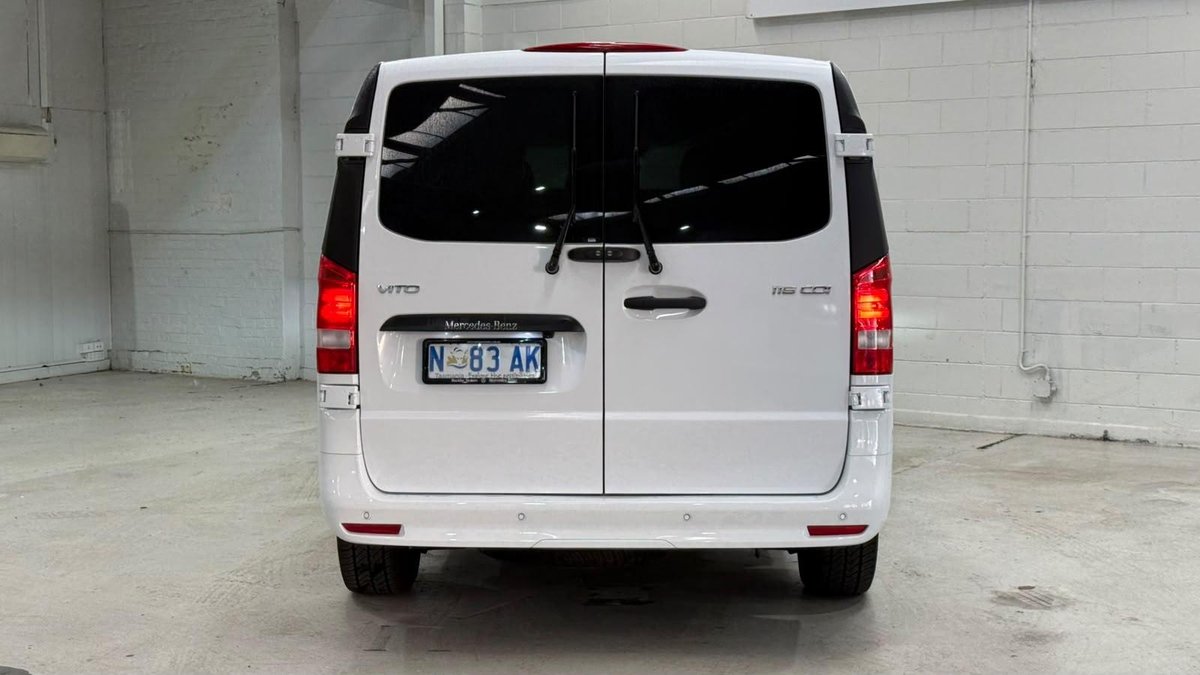 2014 Toyota Hiace image 14
