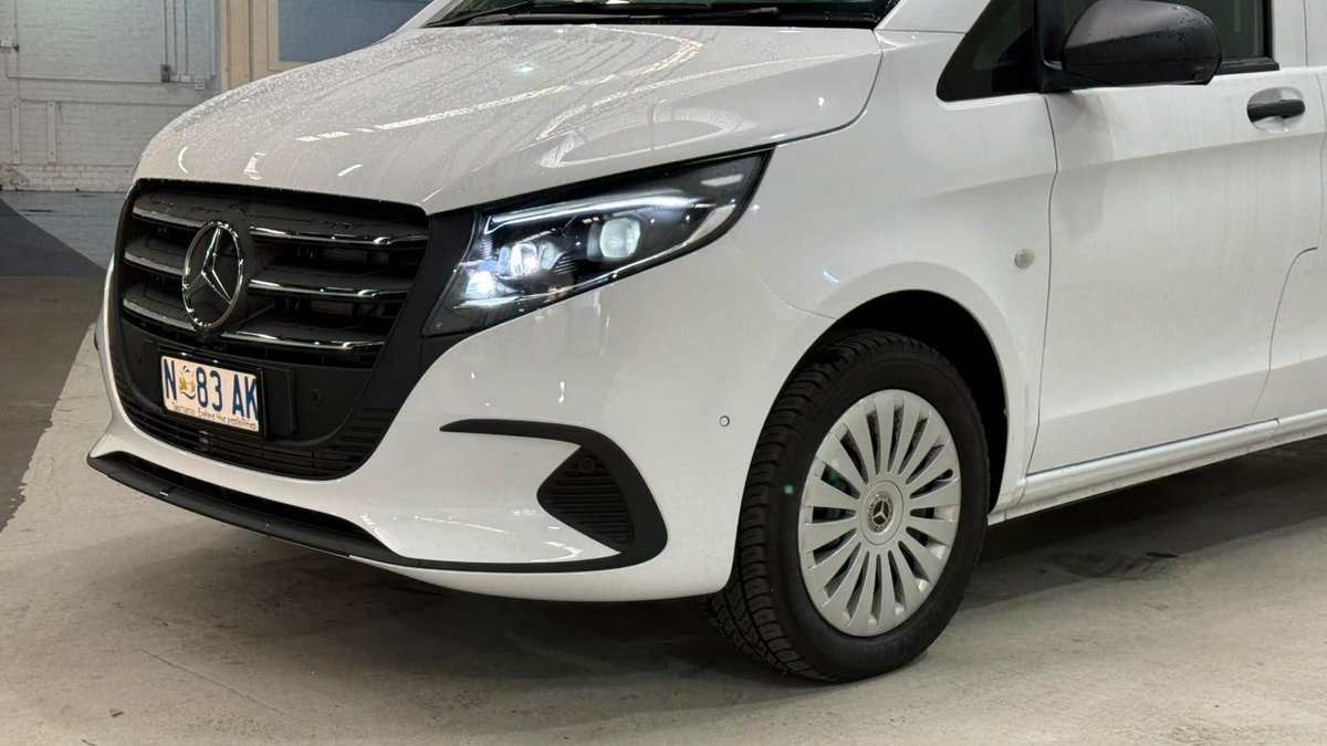 2014 Toyota Hiace image 15