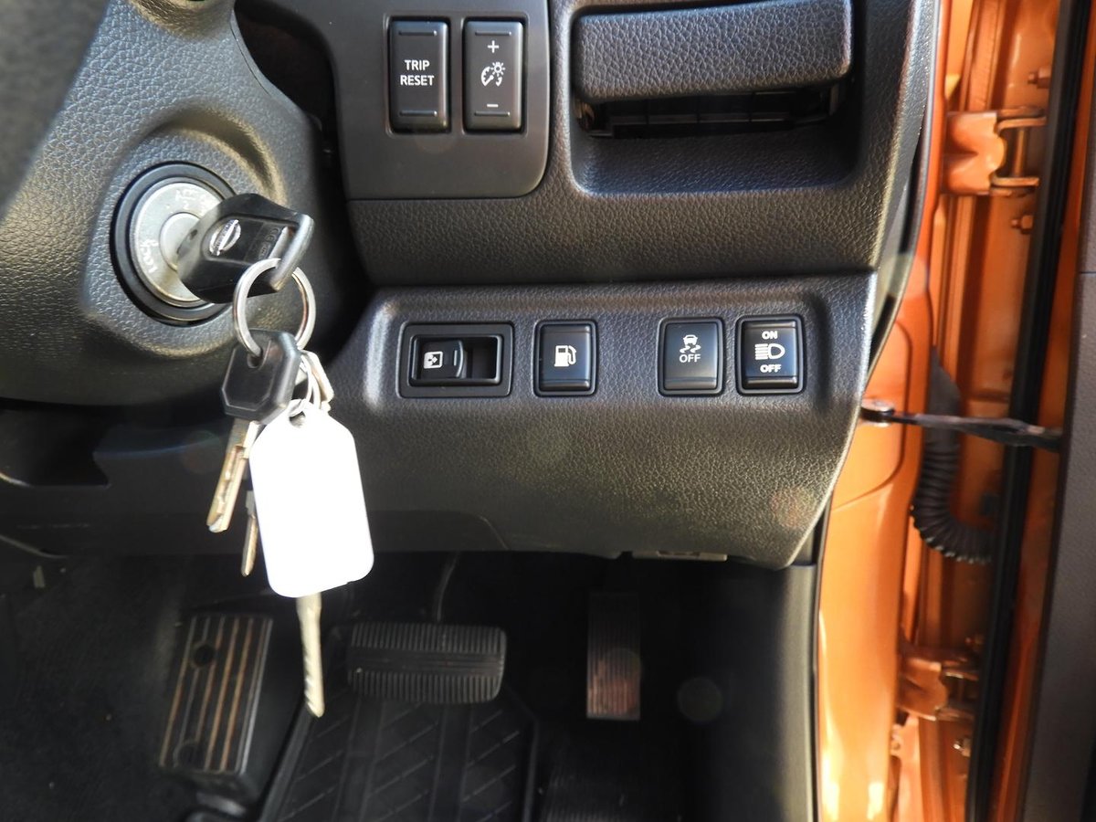 2016 Nissan Navara ST D23 4X4 Dual Range image 12