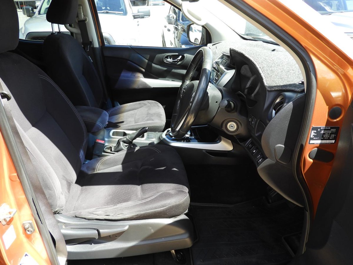 2016 Nissan Navara ST D23 4X4 Dual Range image 9