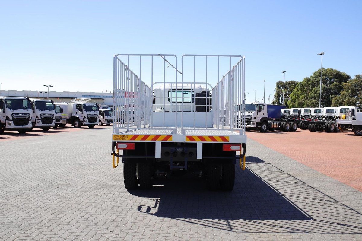 2026 Isuzu Fyh 320-355 R58 At image 7