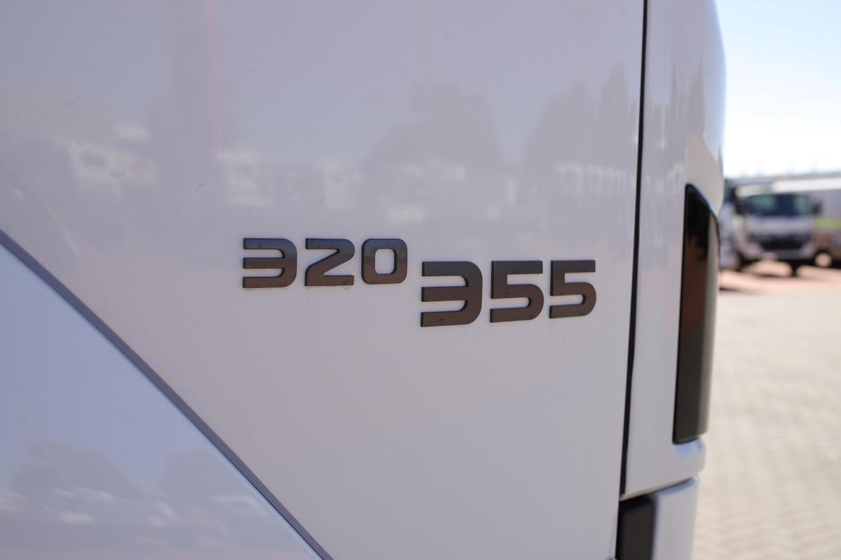 2026 Isuzu Fyh 320-355 R58 At image 9