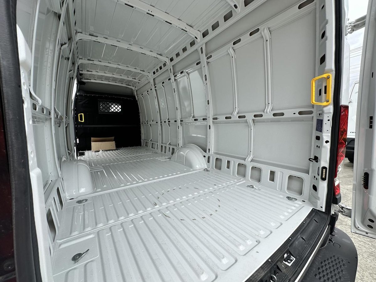 2025 Iveco Daily 35S14V image 10