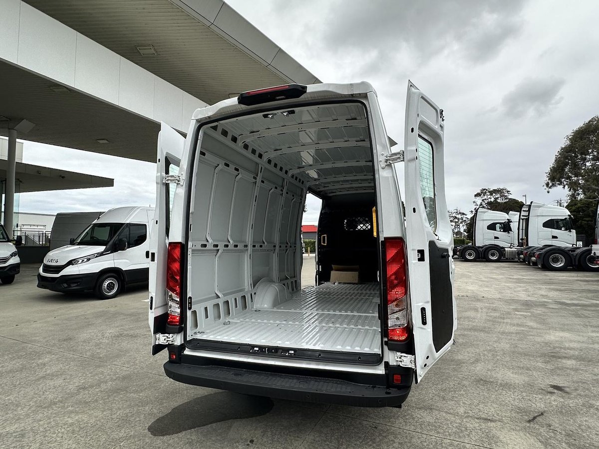 2025 Iveco Daily 35S14V image 9