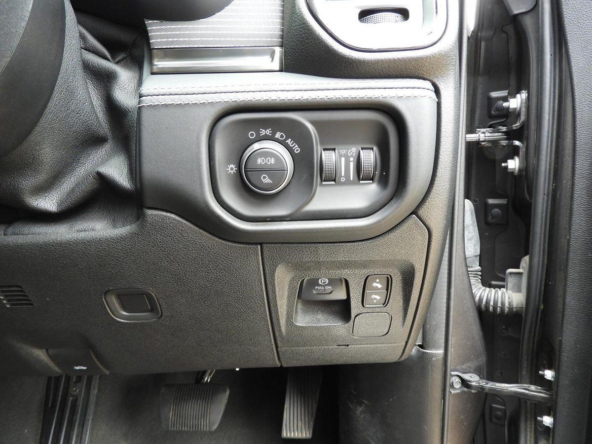 2022 RAM 1500 Limited DT image 12