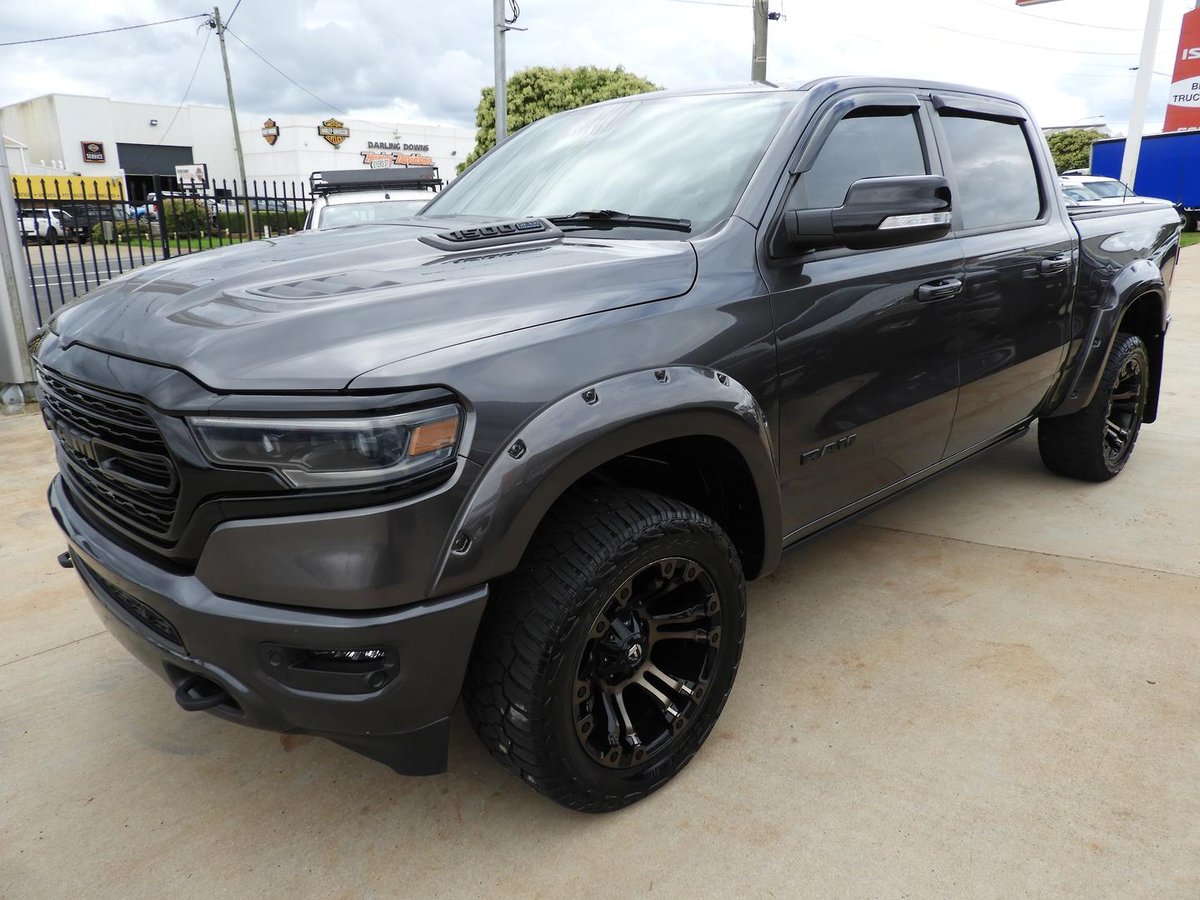2022 RAM 1500 Limited DT image 3