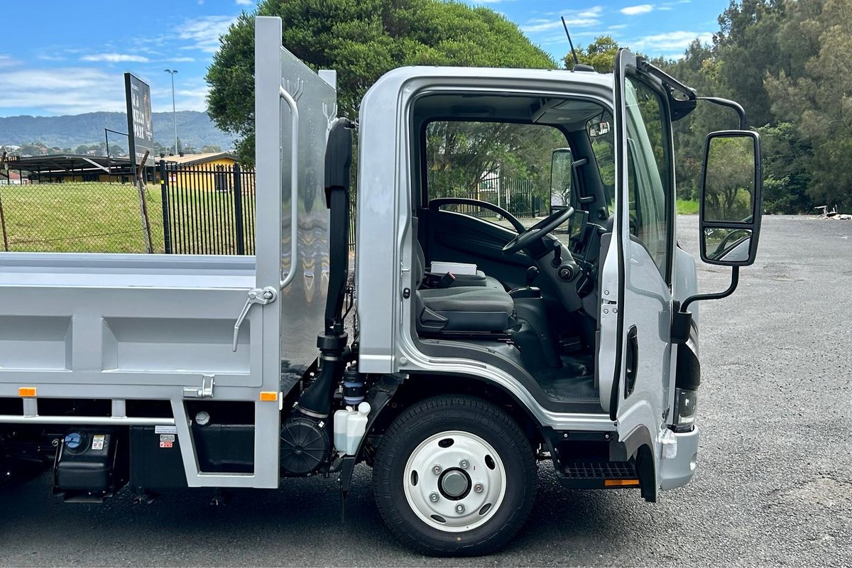 2025 Isuzu N Series NLR 45-150 DT D25 image 22
