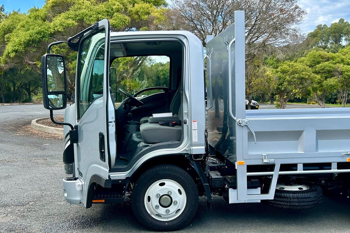 2025 Isuzu N Series NLR 45-150 DT D25 image 23