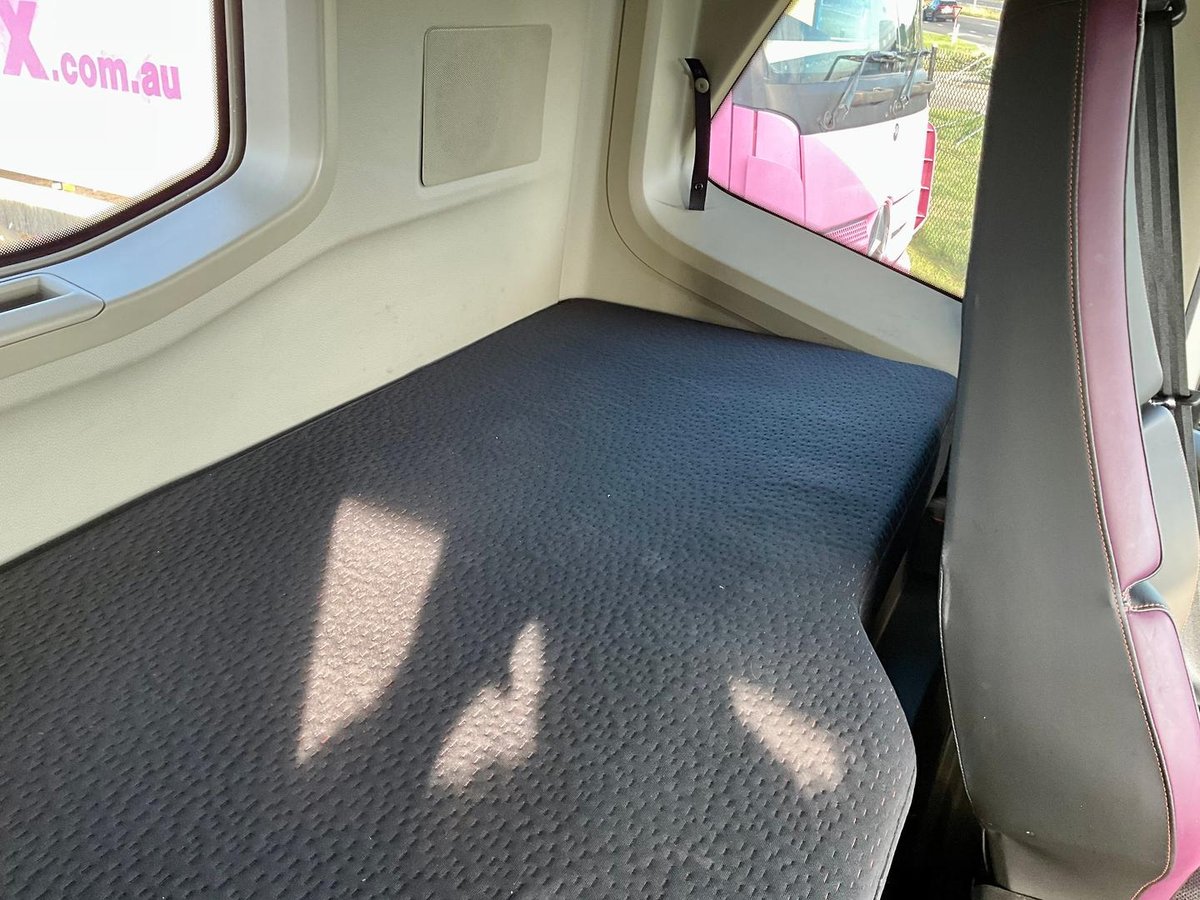 2022 Volvo Fm Series image 24