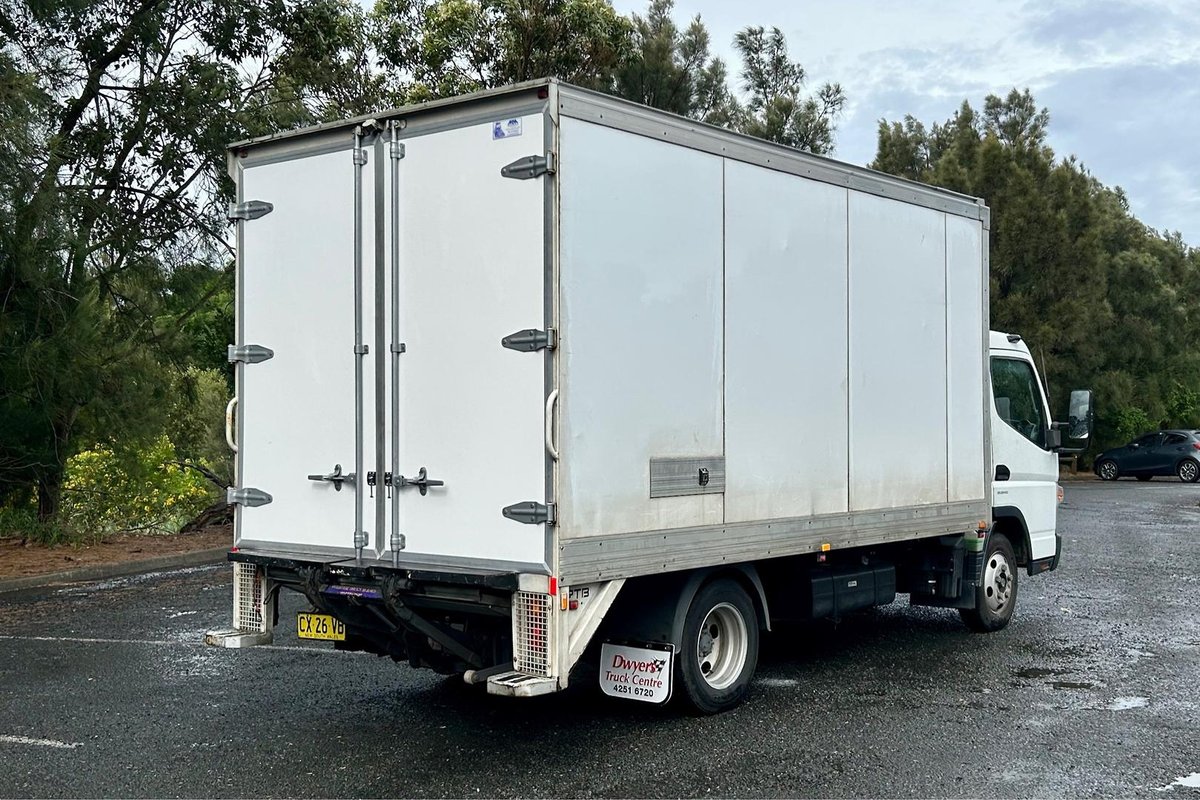 2019 Fuso Canter 515 image 3