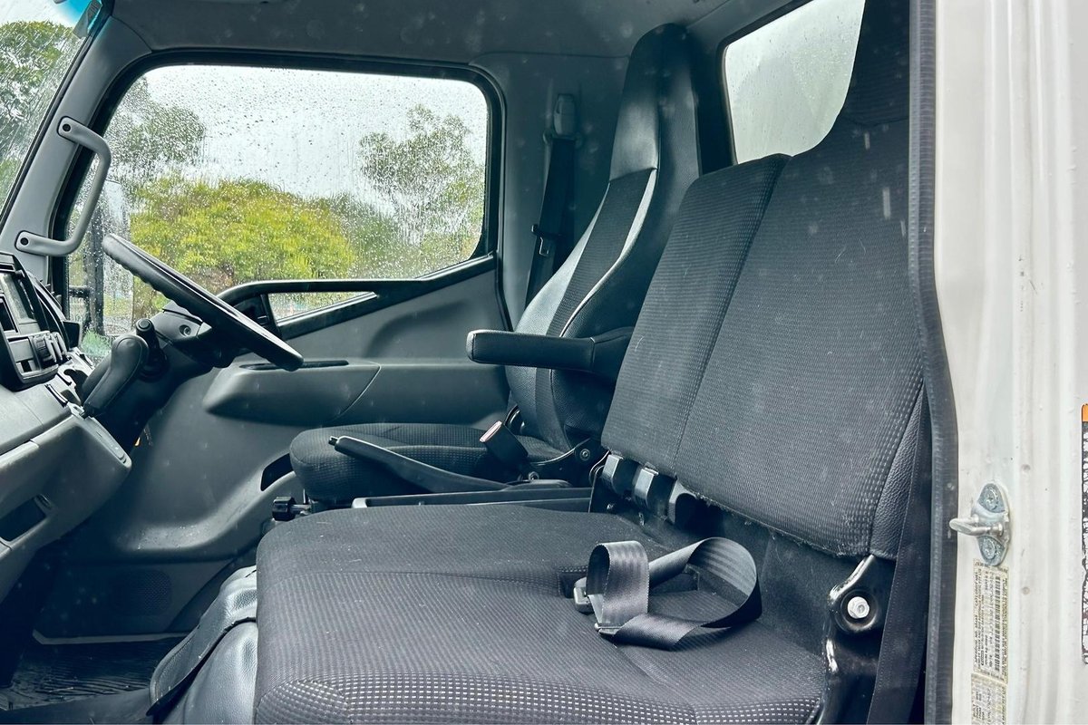 2019 Fuso Canter 515 image 27