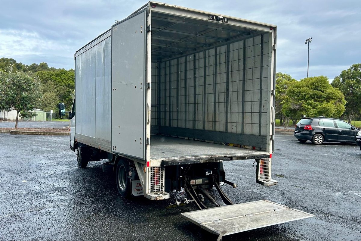 2019 Fuso Canter 515 image 13