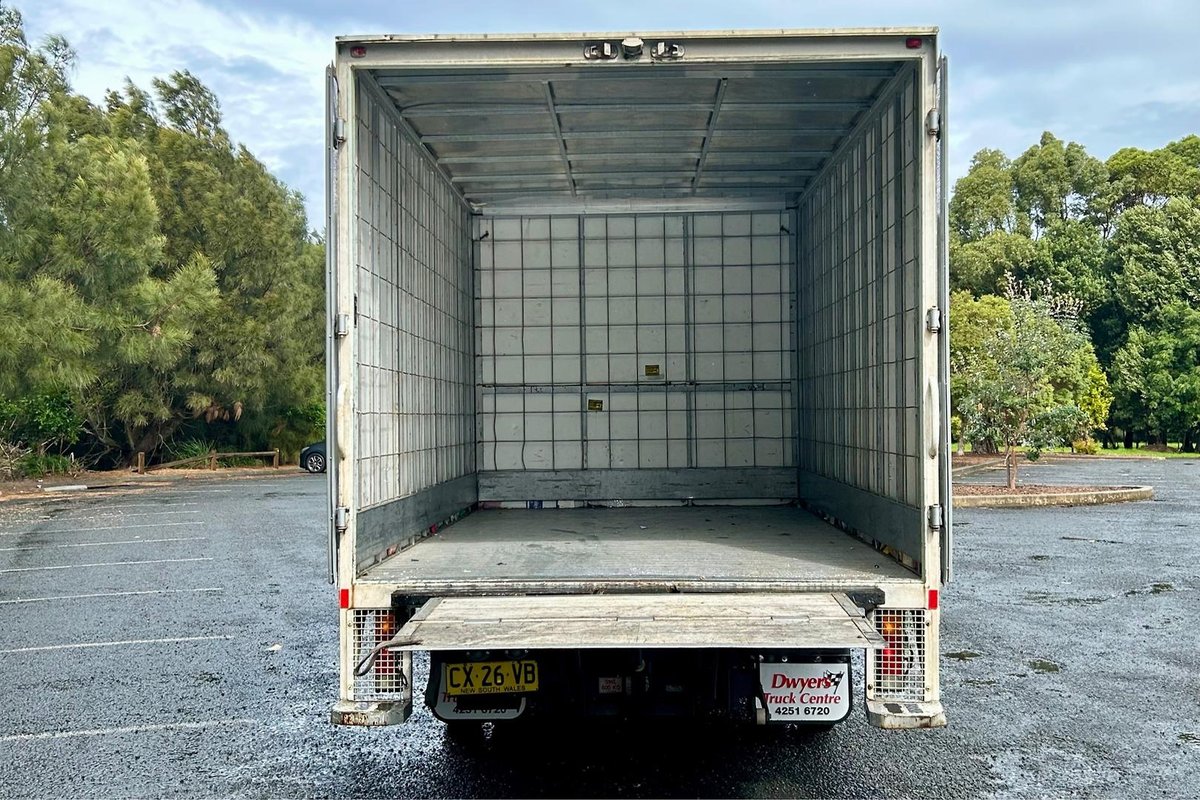 2019 Fuso Canter 515 image 18
