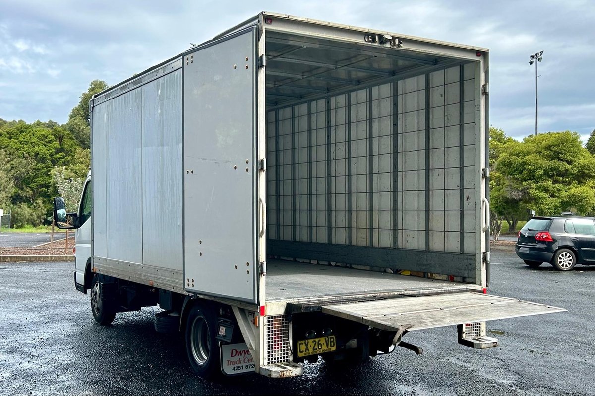 2019 Fuso Canter 515 image 17