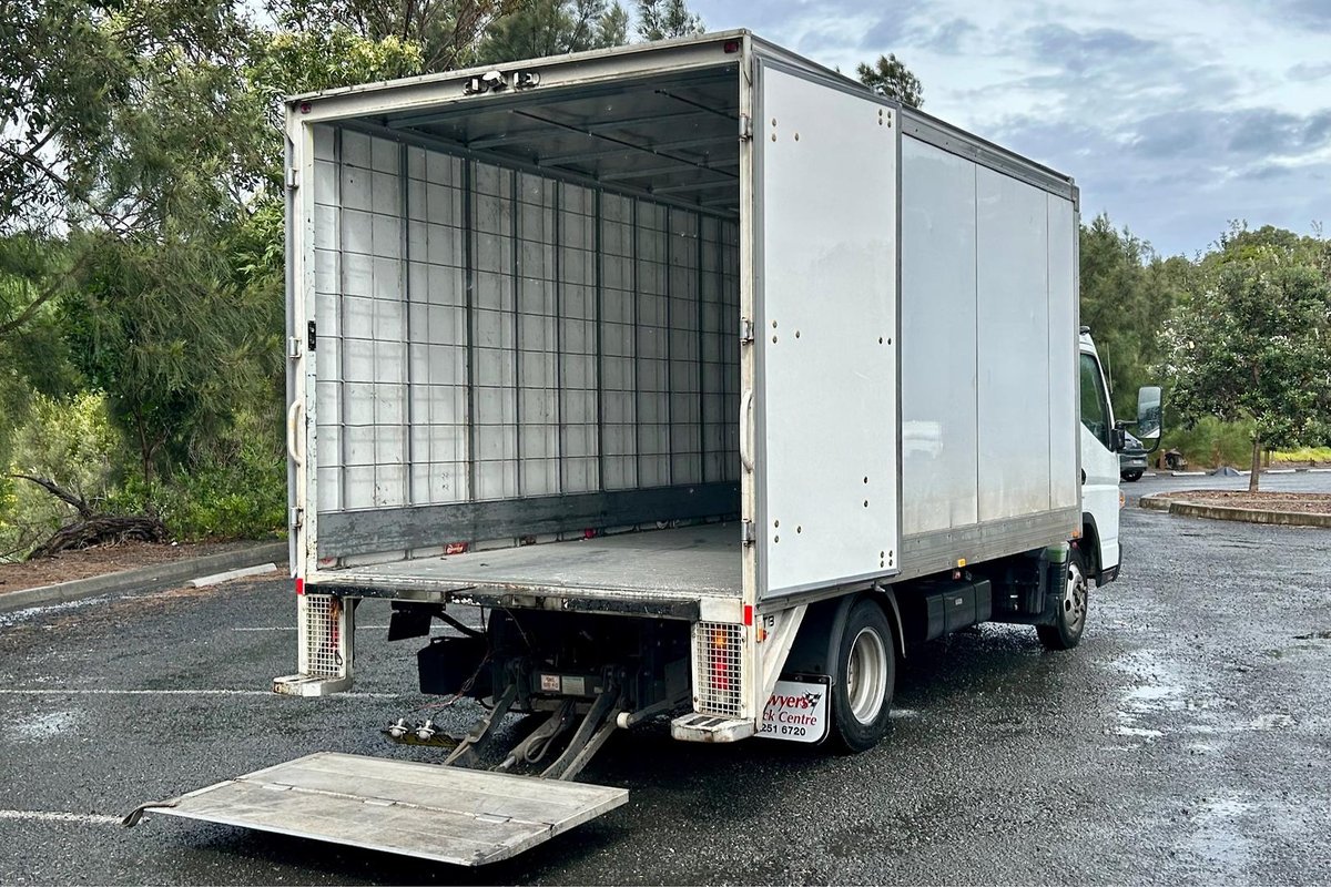 2019 Fuso Canter 515 image 16