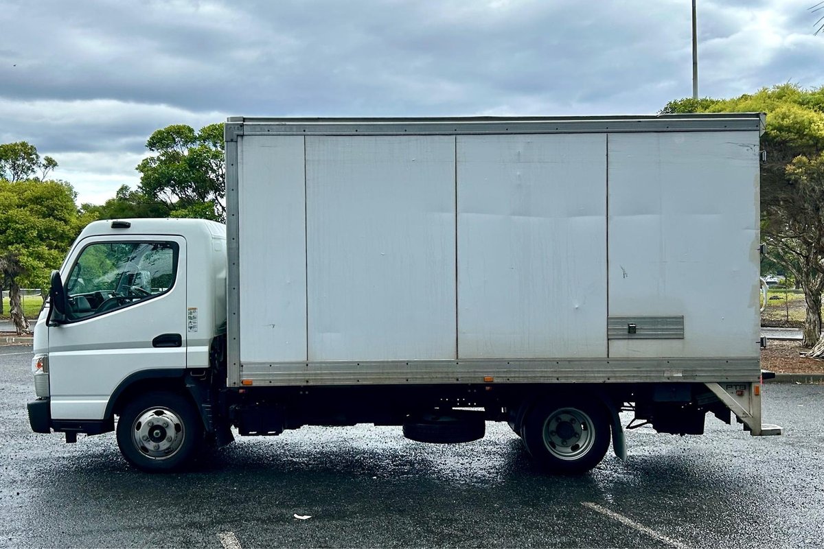 2019 Fuso Canter 515 image 6