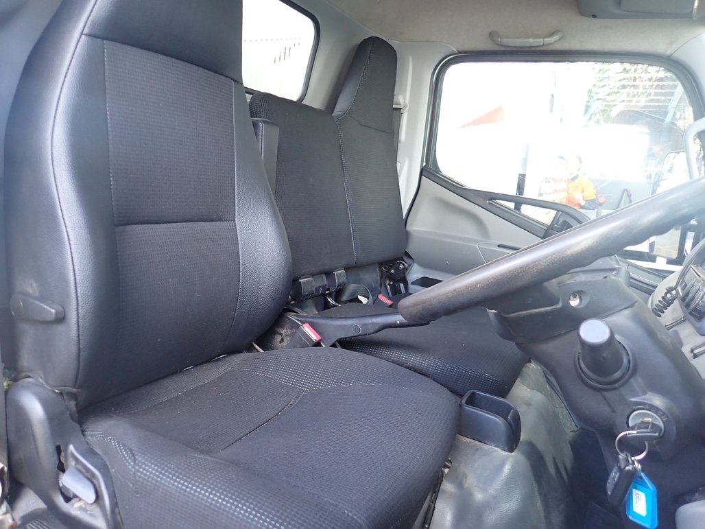 2022 Mitsubishi Canter 615 image 14