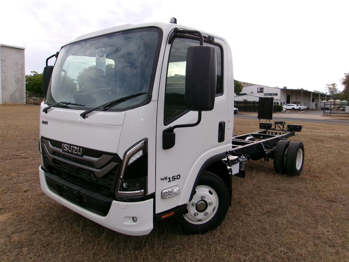 2025 Isuzu N Series image 16