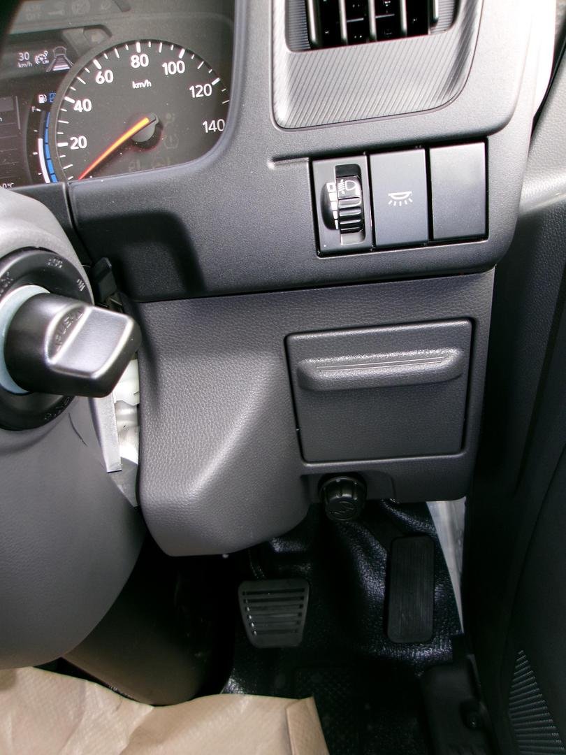 2025 Isuzu N Series image 23