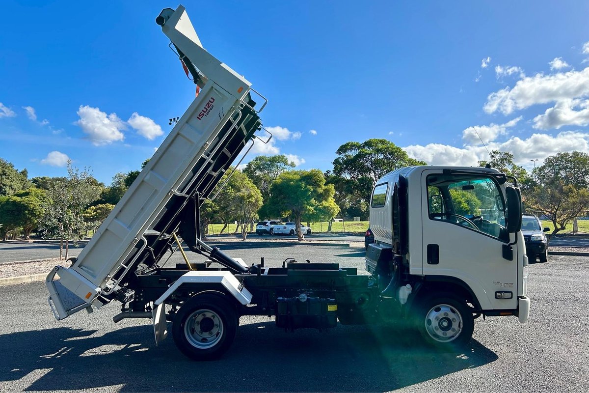 2023 Isuzu N Series Npr 45/55-155 Tipper image 17