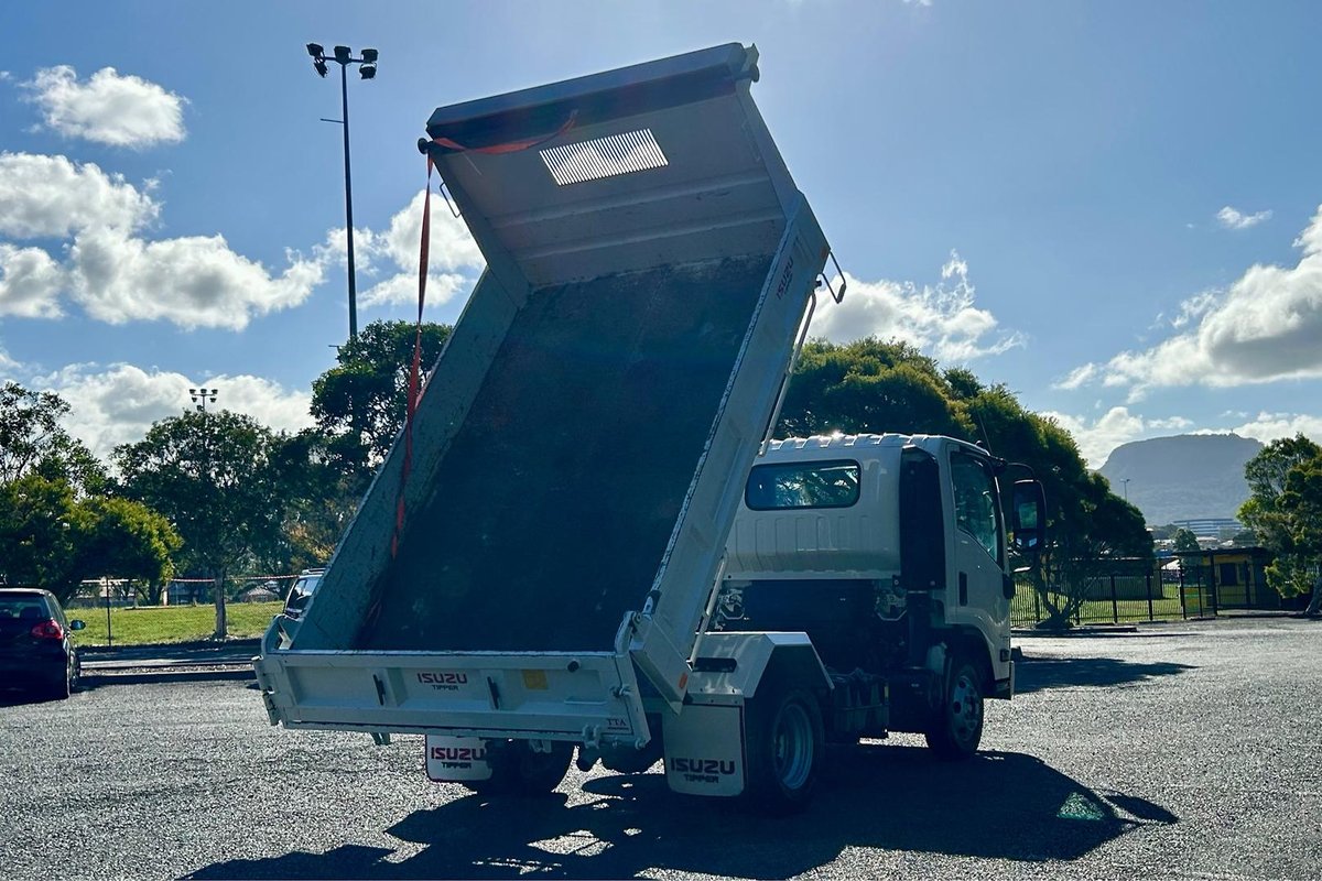 2023 Isuzu N Series Npr 45/55-155 Tipper image 15