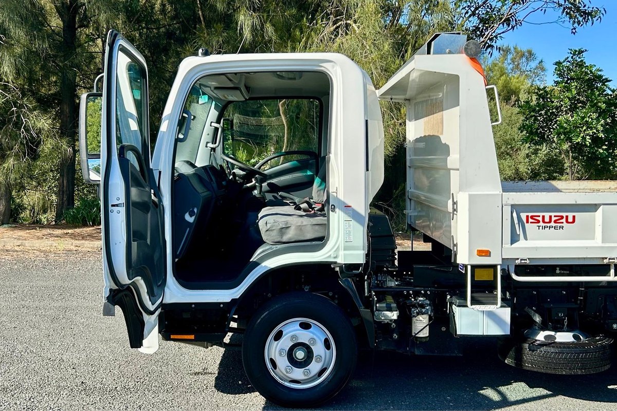 2023 Isuzu N Series Npr 45/55-155 Tipper image 23