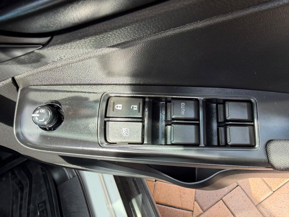 2025 Isuzu D-MAX SX MY25.5 4X4 Dual Range image 29