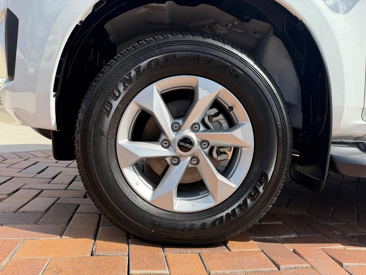 2025 Isuzu D-MAX SX MY25.5 4X4 Dual Range image 11