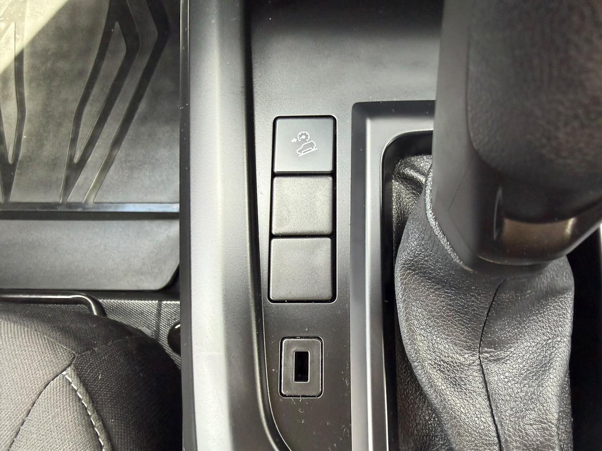 2025 Isuzu D-MAX SX MY25.5 4X4 Dual Range image 18