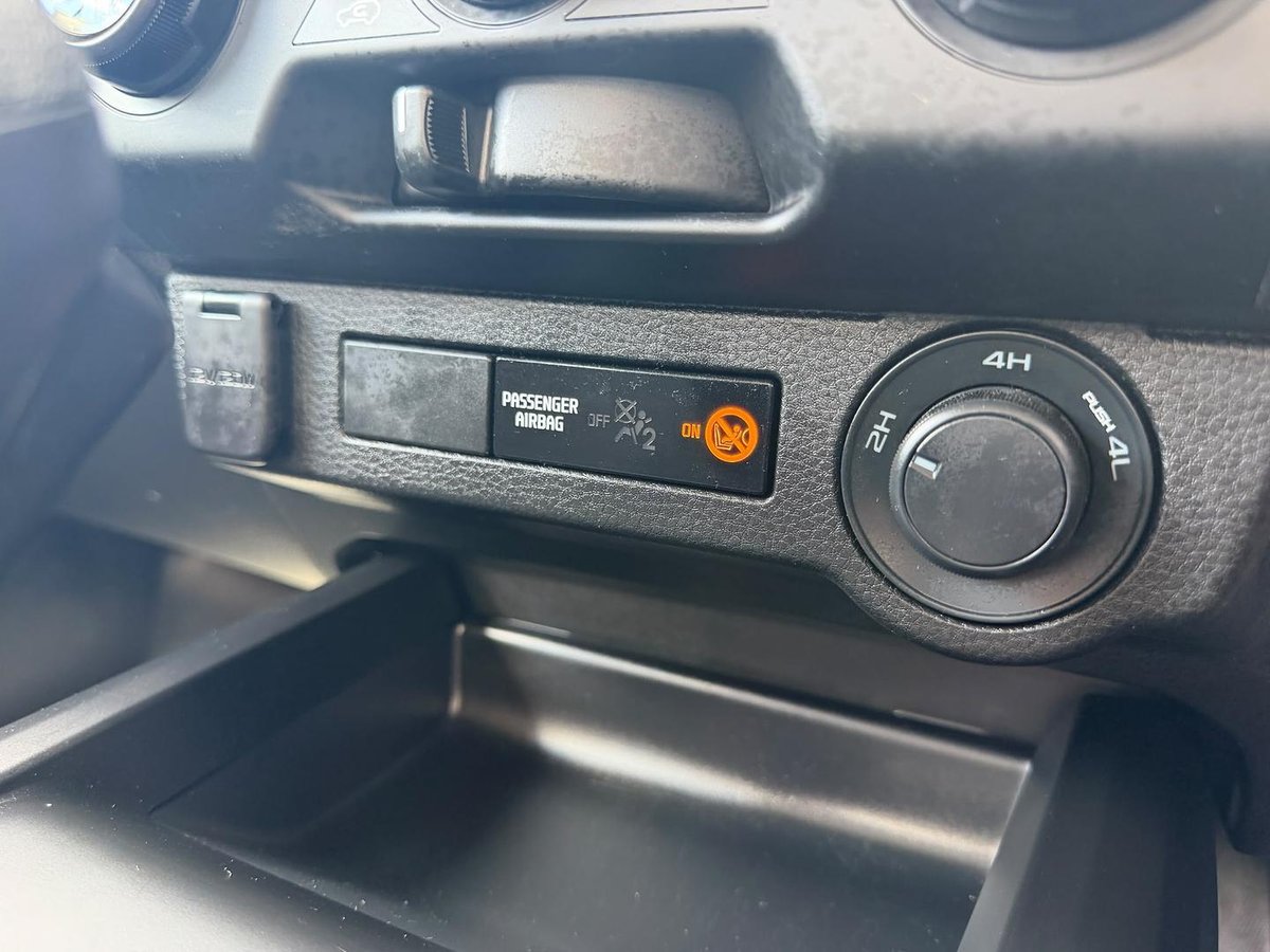 2025 Isuzu D-MAX SX MY25.5 4X4 Dual Range image 25
