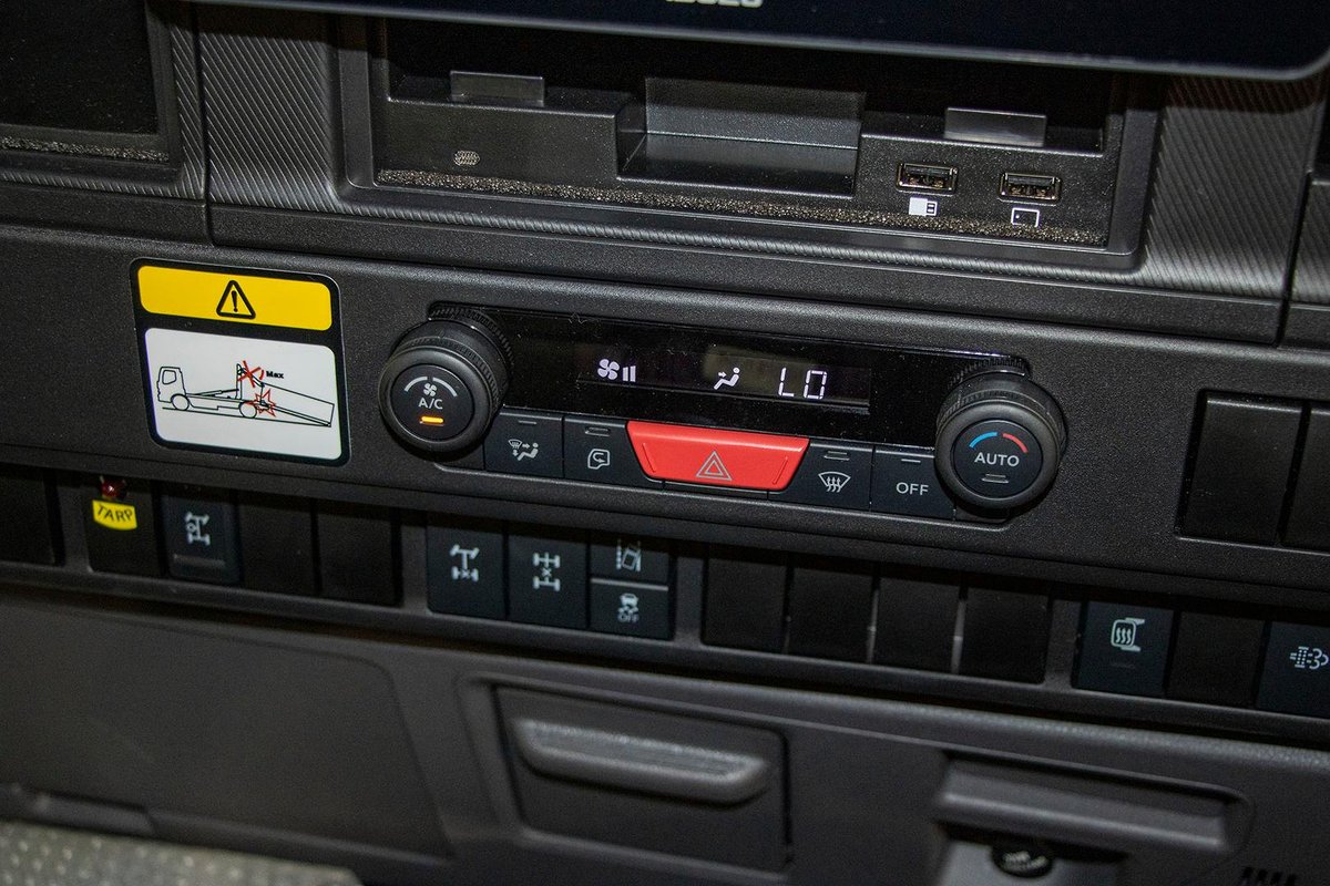 2025 Isuzu F Series Fyj 320-255 At R58 image 12
