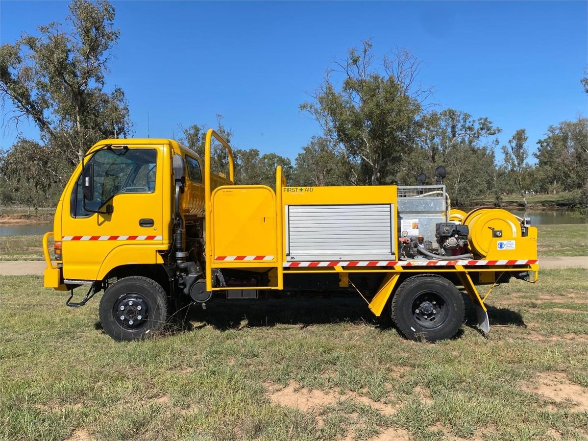 2000 Isuzu N Series NPS 300 image 2