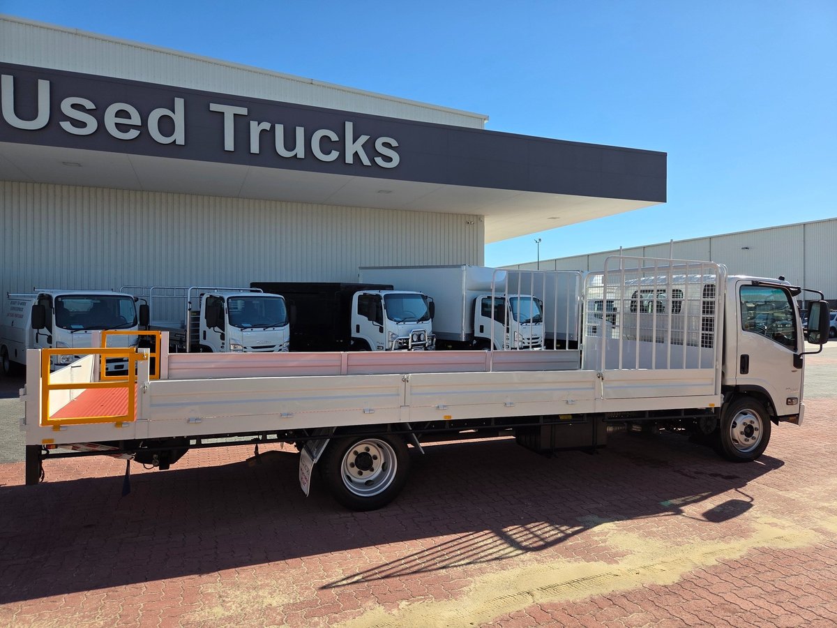 2017 Isuzu Trucks Nqr 87/80-190 Amt 4 Ton Xlwb Tray And Lift image 11