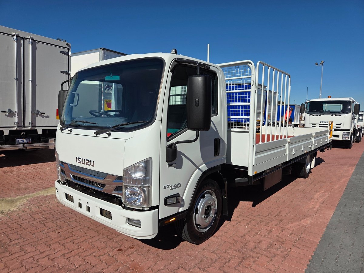 2017 Isuzu Trucks Nqr 87/80-190 Amt 4 Ton Xlwb Tray And Lift image 13
