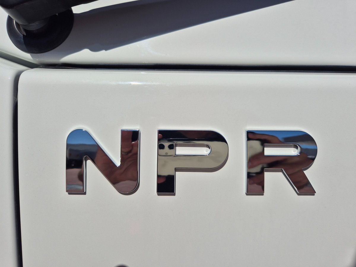 2017 Isuzu Trucks Nqr 87/80-190 Amt 4 Ton Xlwb Tray And Lift image 18