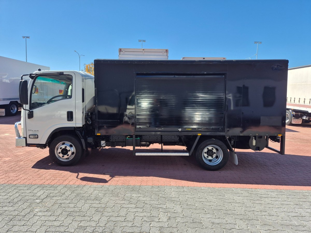 2017 Isuzu Trucks Nqr 87/80-190 Amt 4 Ton Xlwb Tray And Lift image 22