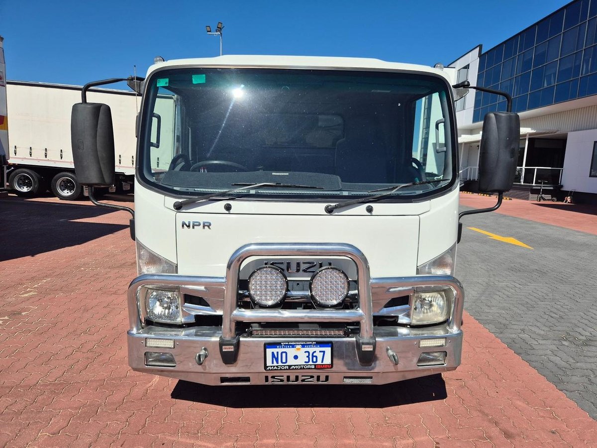 2017 Isuzu Nqr 87/80-190 Amt 4 Ton Xlwb Tray And Lift image 23