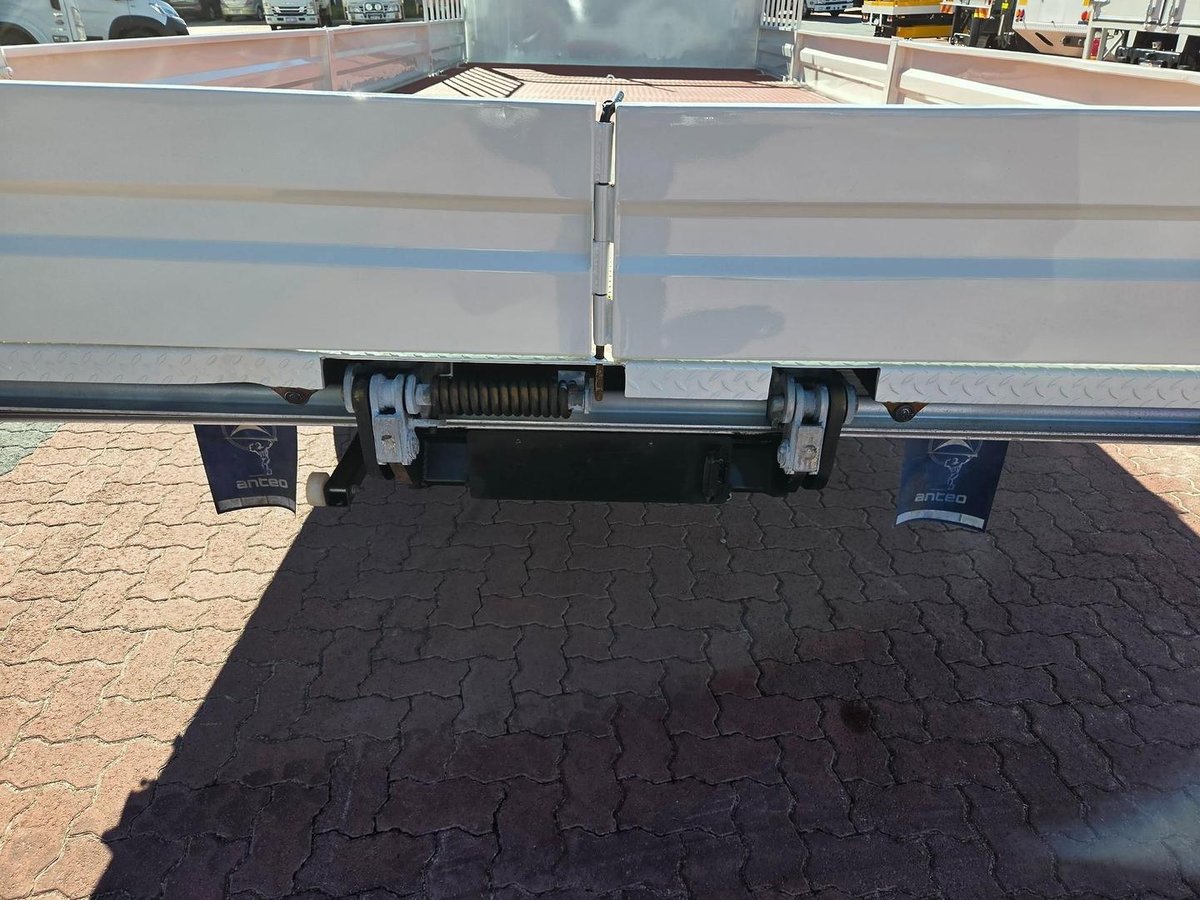 2017 Isuzu Nqr 87/80-190 Amt 4 Ton Xlwb Tray And Lift image 10