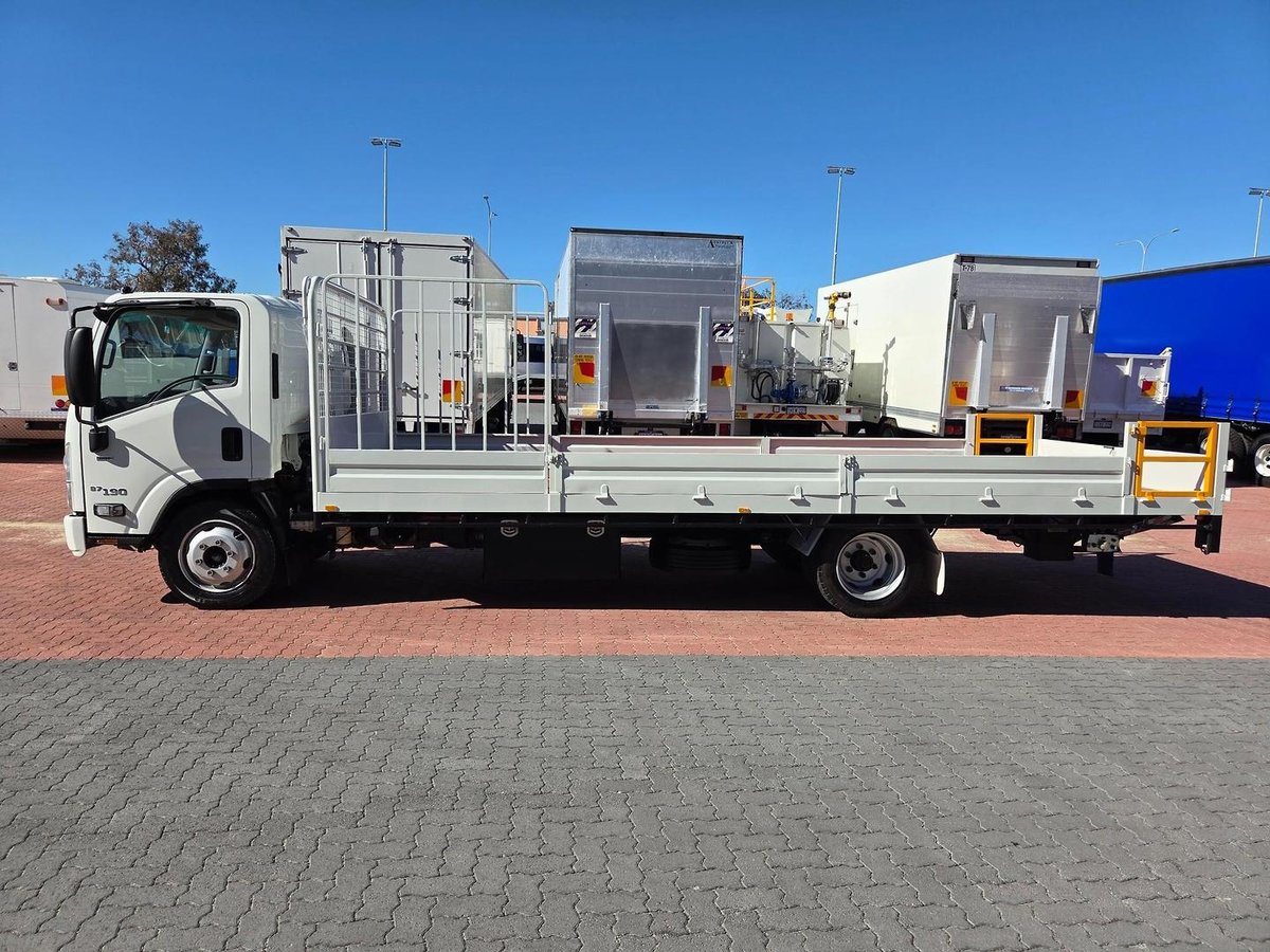 2017 Isuzu Nqr 87/80-190 Amt 4 Ton Xlwb Tray And Lift image 15