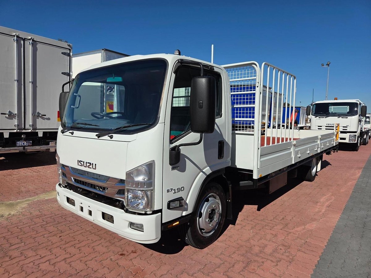 2017 Isuzu Nqr 87/80-190 Amt 4 Ton Xlwb Tray And Lift image 13