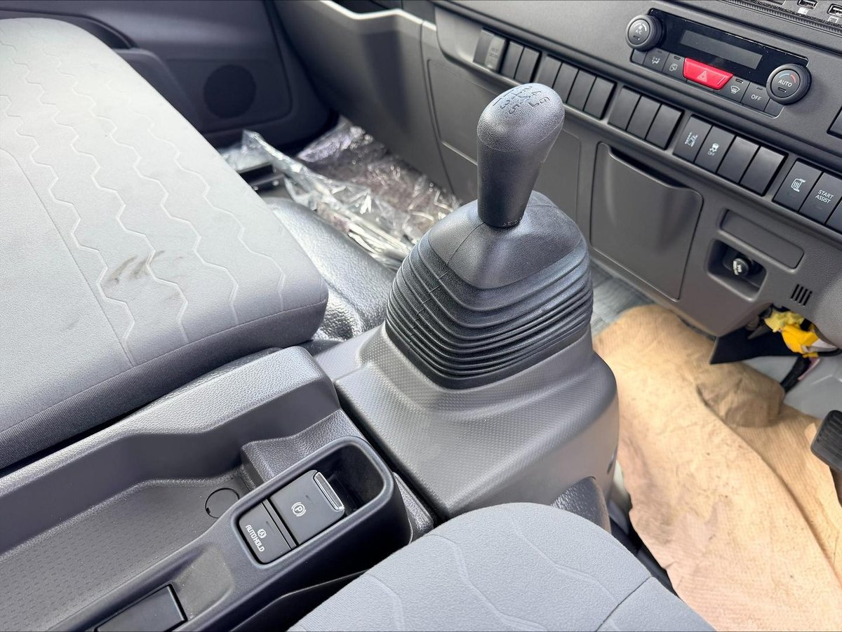 2026 Isuzu N Series NPR 45/65-175 MT D28 Tradepack image 15