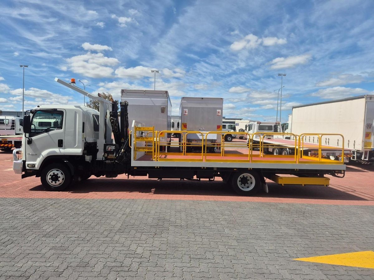 2016 Isuzu Fsr 140/120-260 7 Ton Tray And Crane image 10