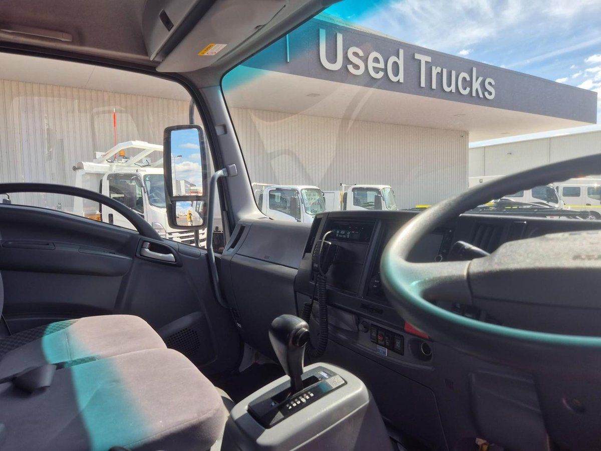 2016 Isuzu Fsr 140/120-260 7 Ton Tray And Crane image 16