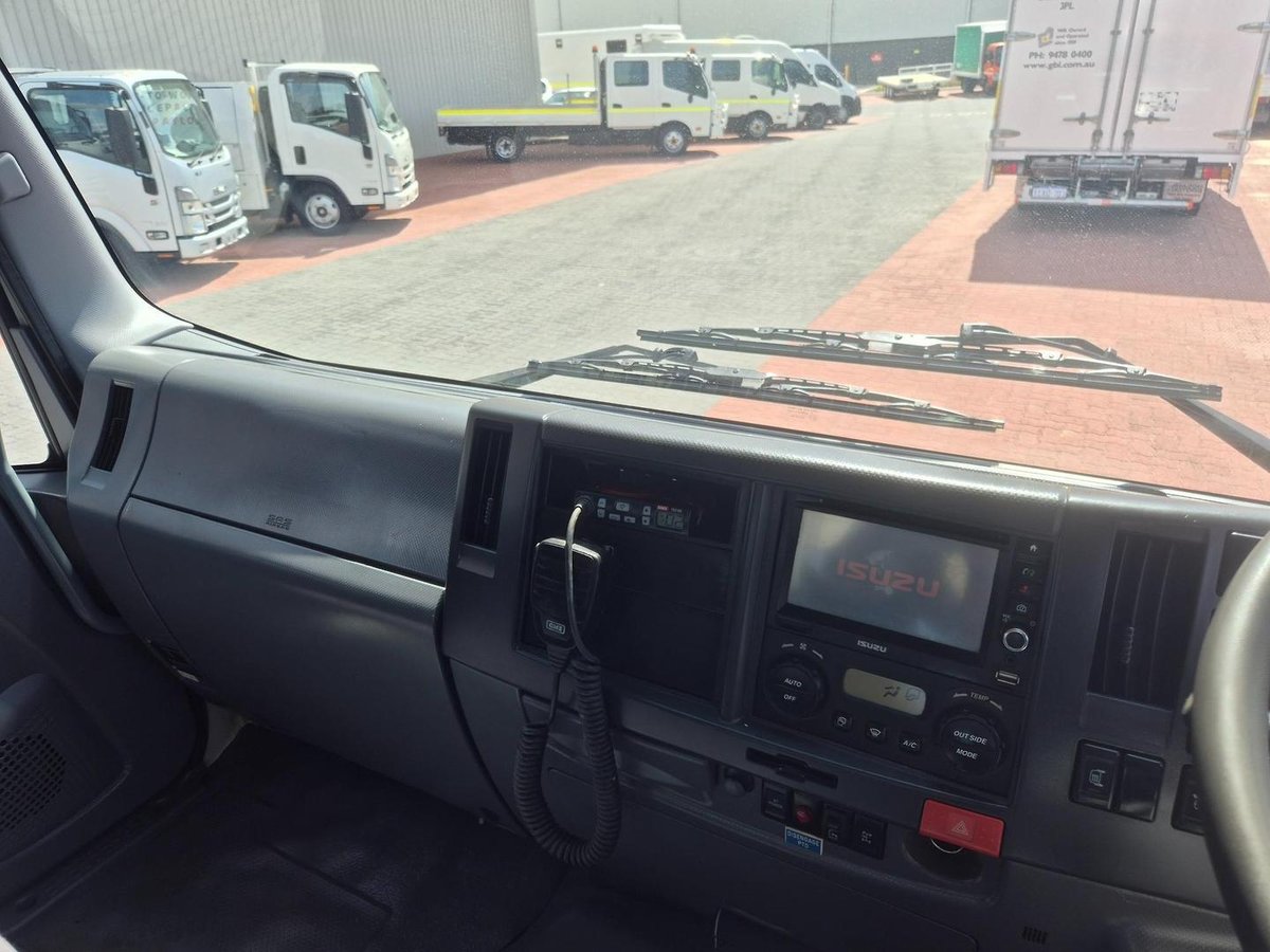 2016 Isuzu Fsr 140/120-260 7 Ton Tray And Crane image 17