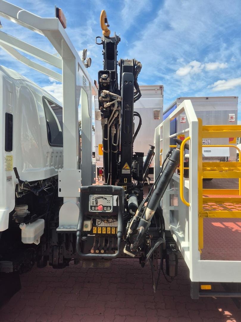 2016 Isuzu Fsr 140/120-260 7 Ton Tray And Crane image 19