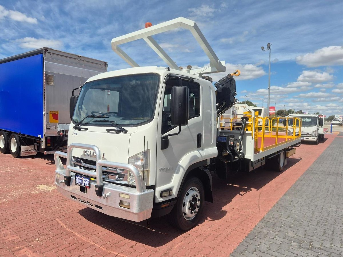 2016 Isuzu Fsr 140/120-260 7 Ton Tray And Crane image 9