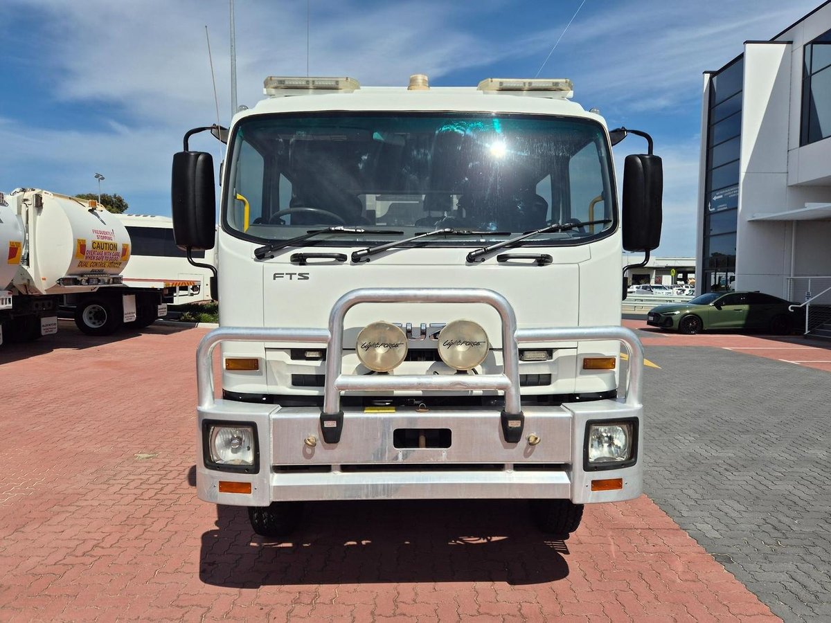 2011 Isuzu Fts800 4X4 Auto Crew Cab Fire Truck image 17